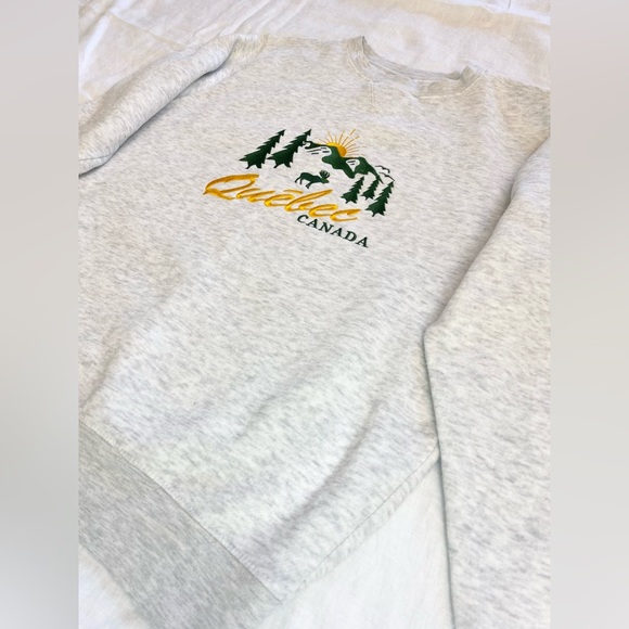 Quebec Embroidered Crewneck Sweatshirt - Picture 5 of 12